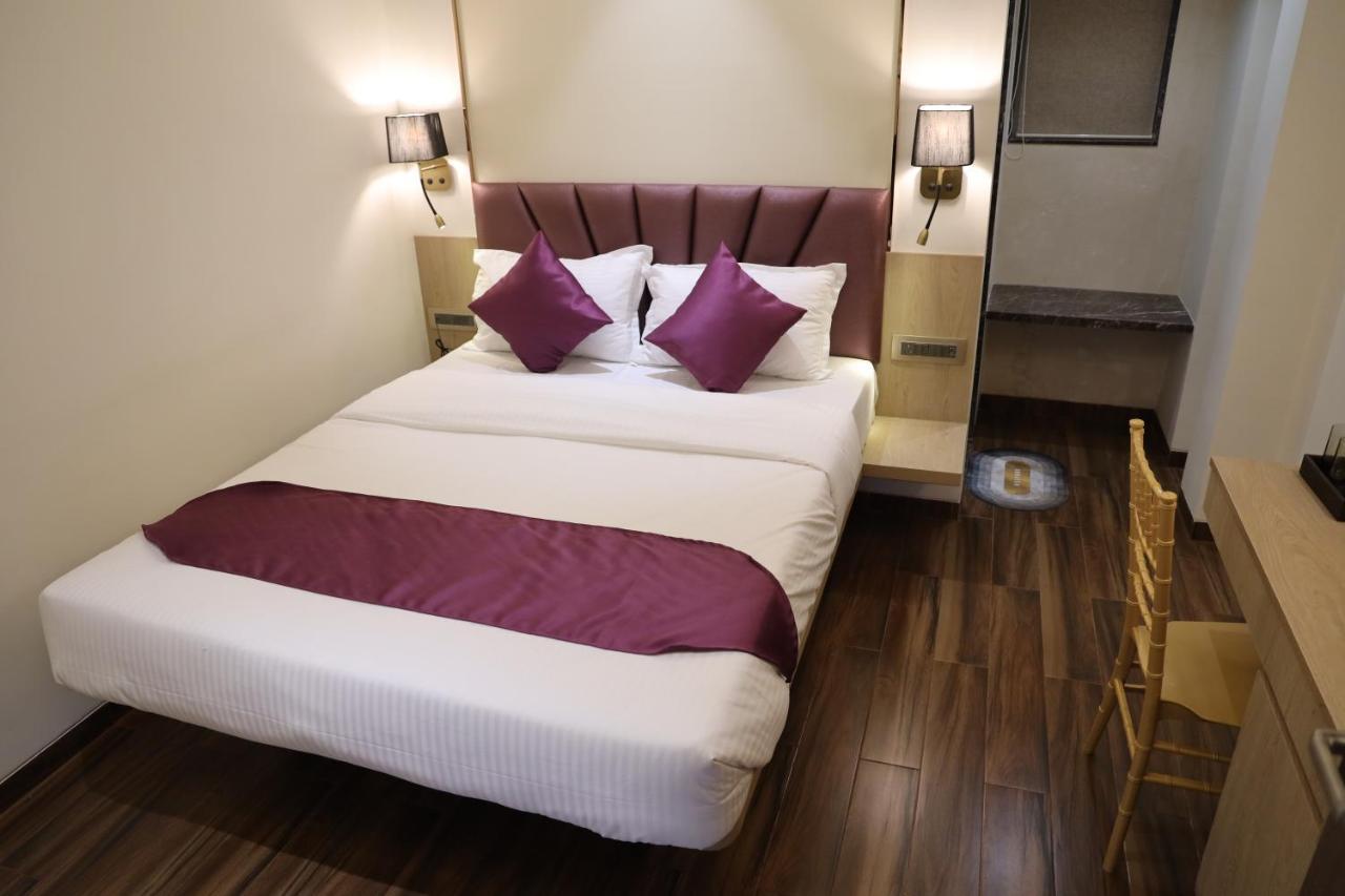 Vishal Hall Hotel Mumbai Exterior photo