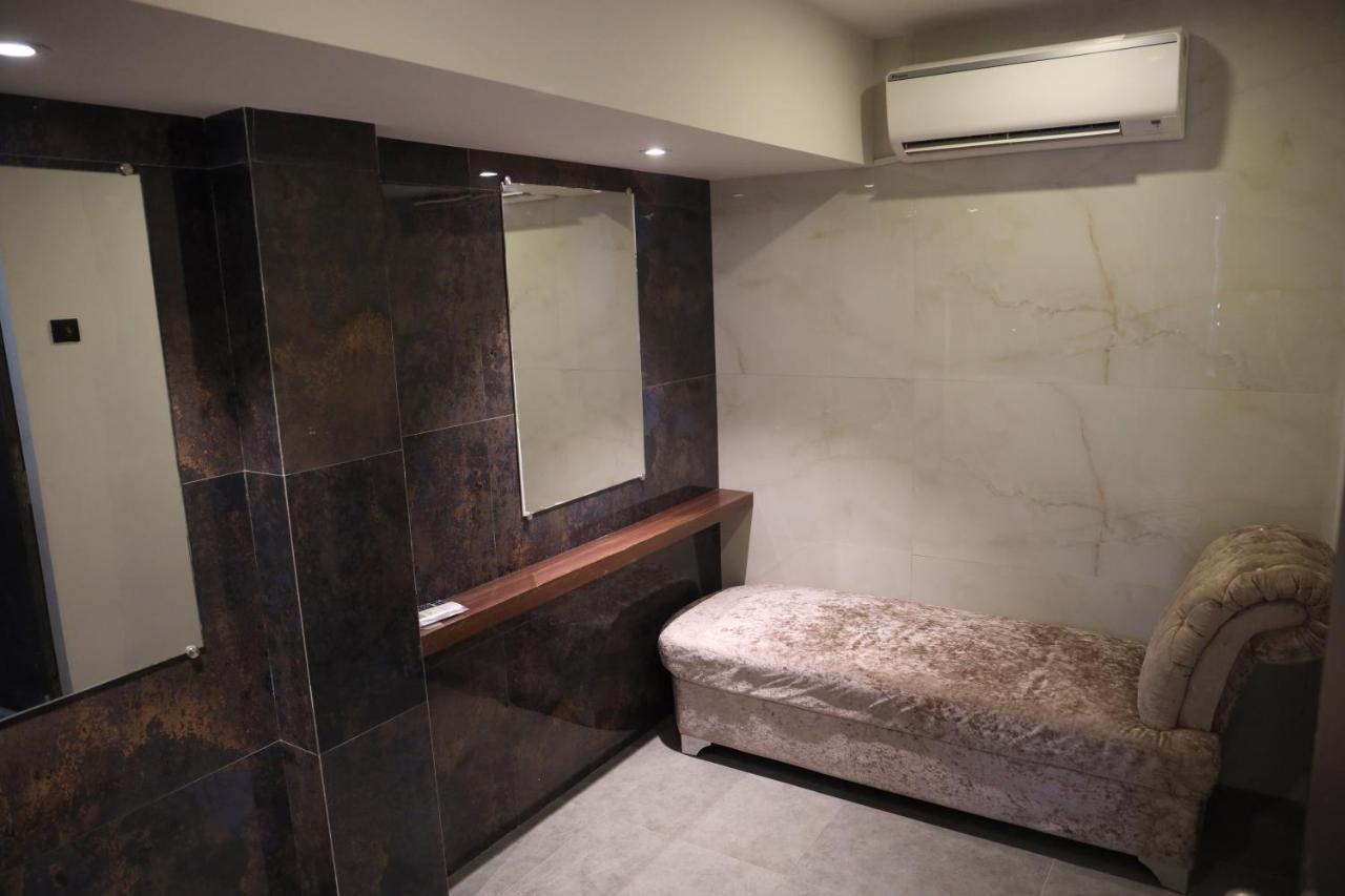 Vishal Hall Hotel Mumbai Exterior photo