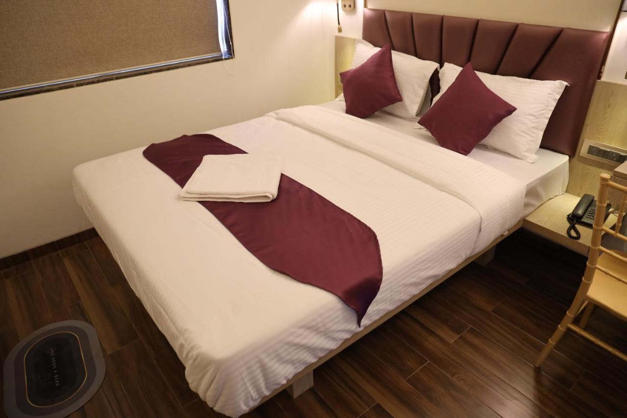 Vishal Hall Hotel Mumbai Exterior photo