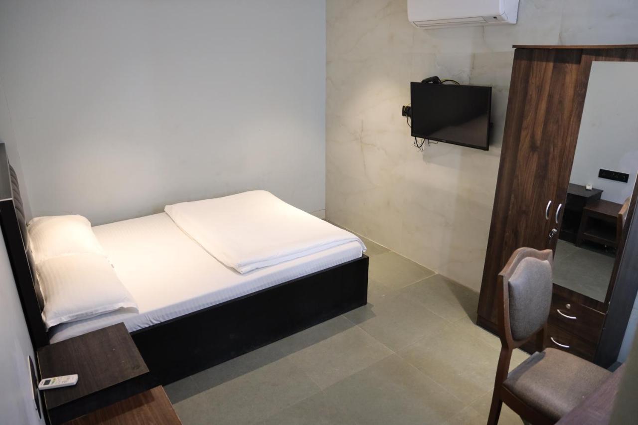 Vishal Hall Hotel Mumbai Exterior photo