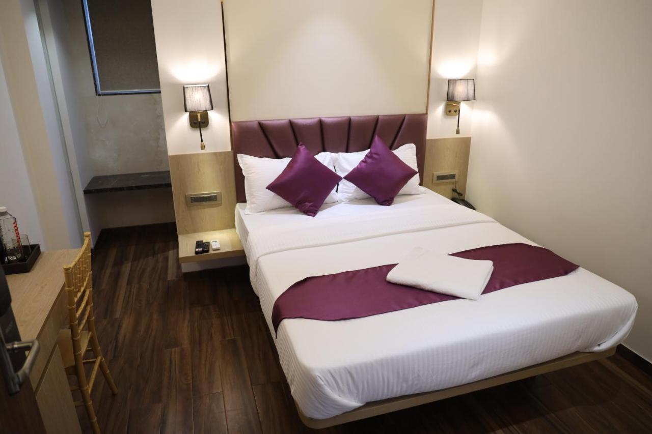 Vishal Hall Hotel Mumbai Exterior photo